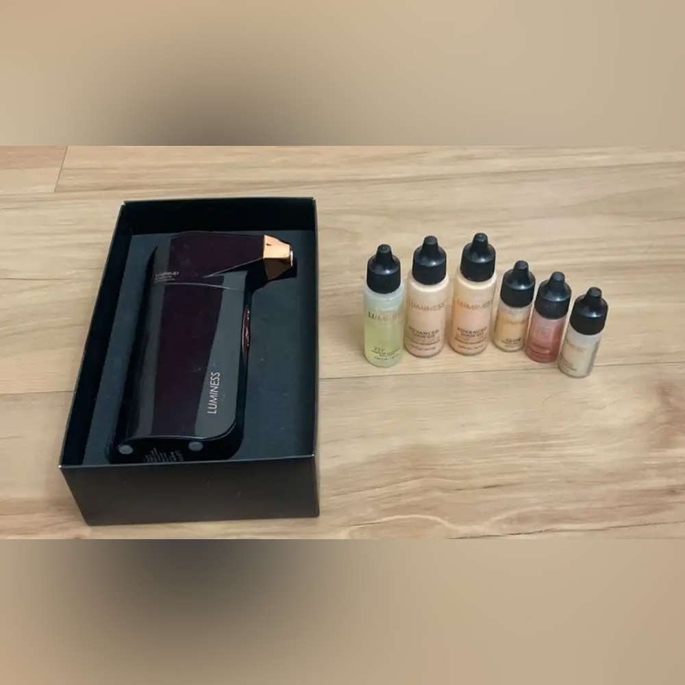 Luminess Airbrush System with Foundation Shades